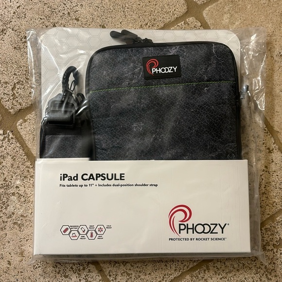NWT Phoozy iPad Capsule - Picture 1 of 2